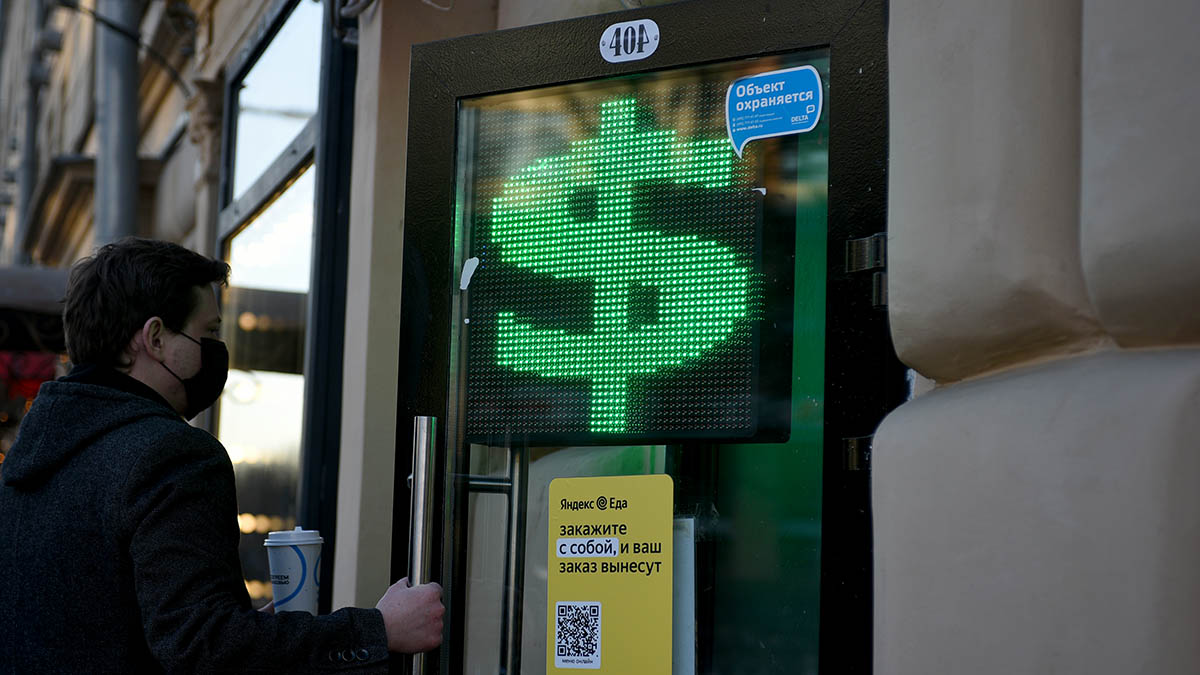 МИД: Россия сокращает использование доллара во внешних расчетах