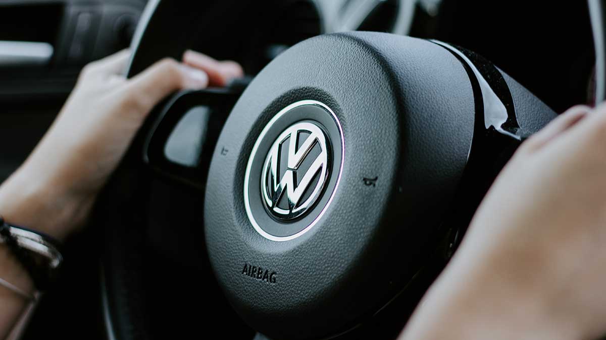 Компания Volkswagen Group решила прекратить поставки автомобилей в Россию