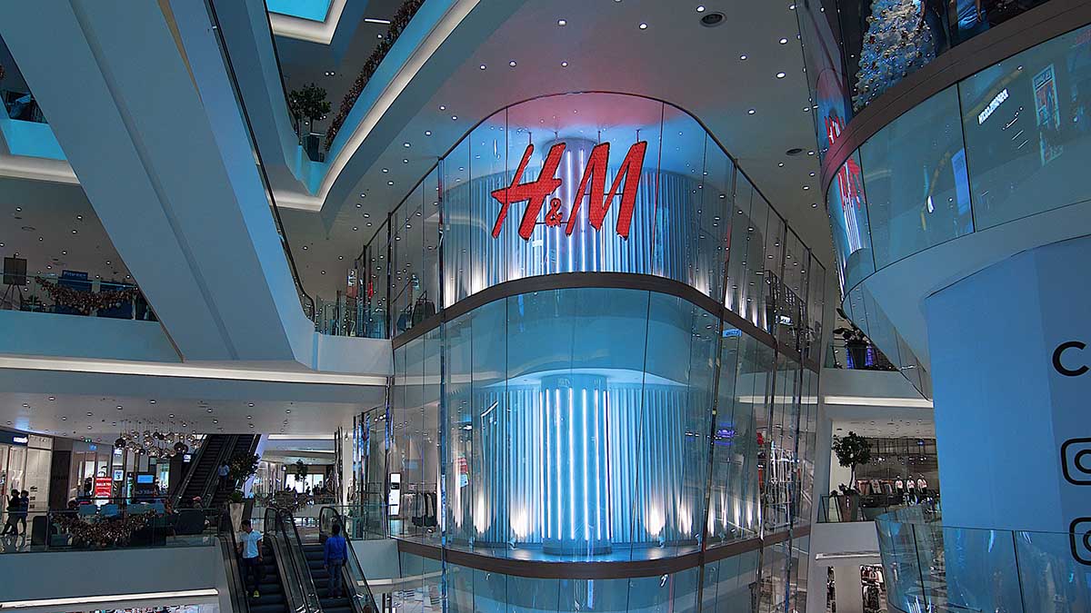 H&M откроет магазины для проведения распродажи 1 августа
