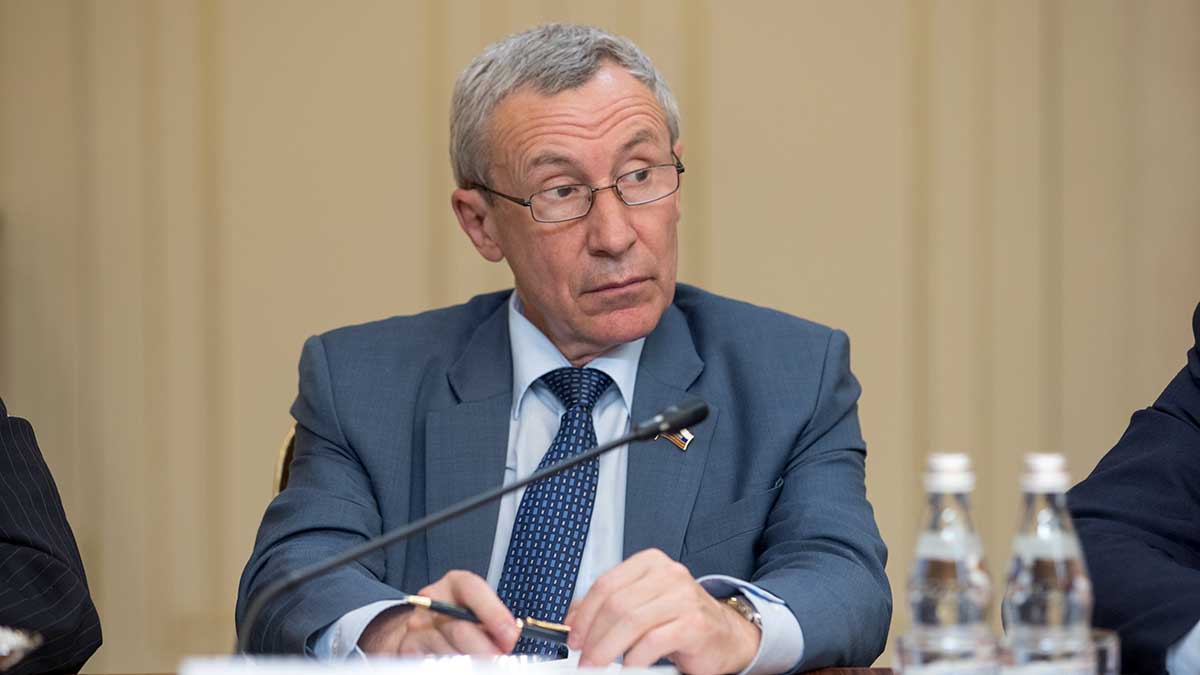 Сенатор Климов назвал помощь Запада Украине соучастием в военных преступлениях