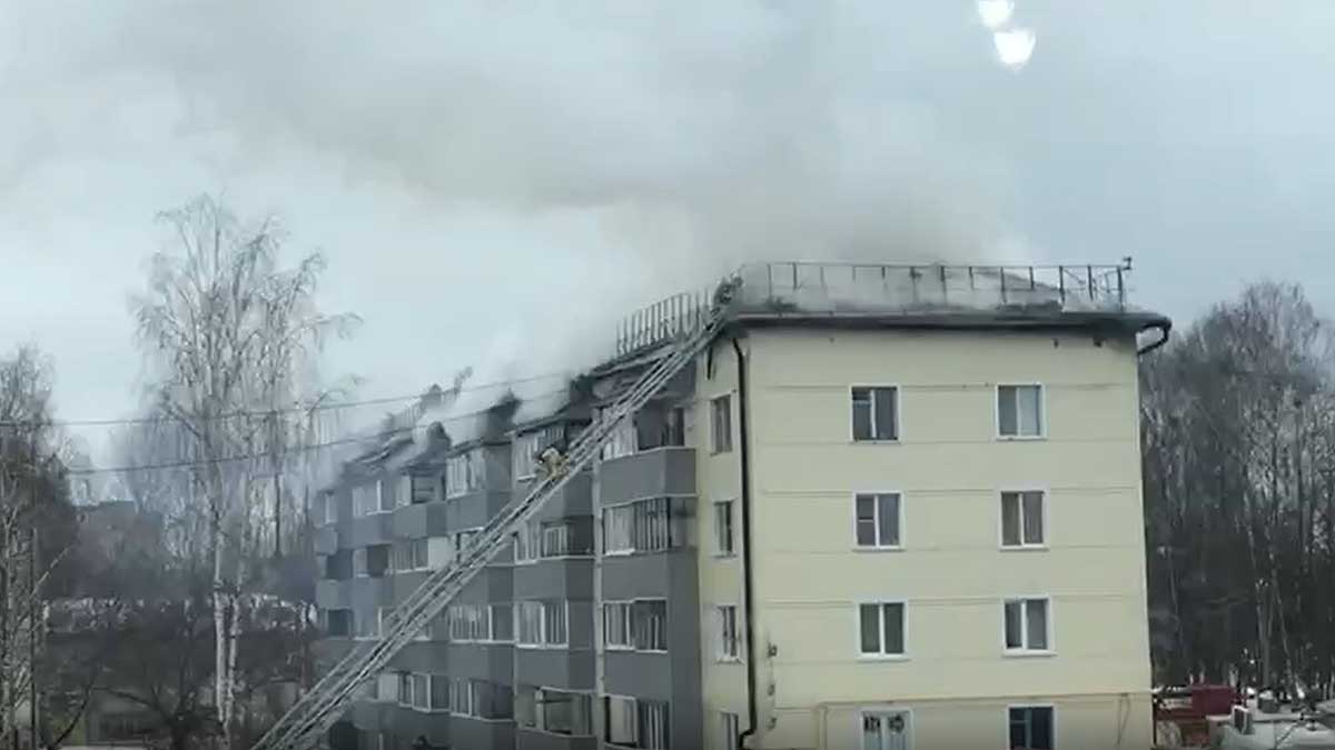 Появилось видео с места пожара в многоквартирном доме в городском округе  Шаховская