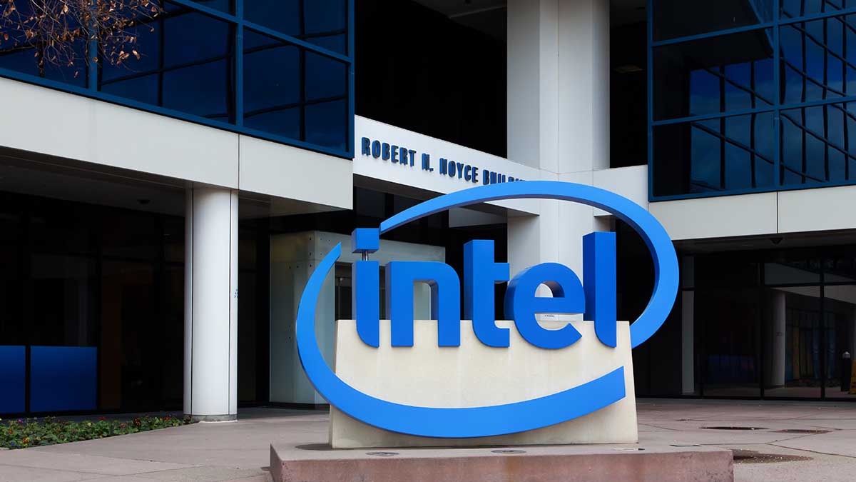 Производитель микрочипов Intel приостанавливает деятельность в России