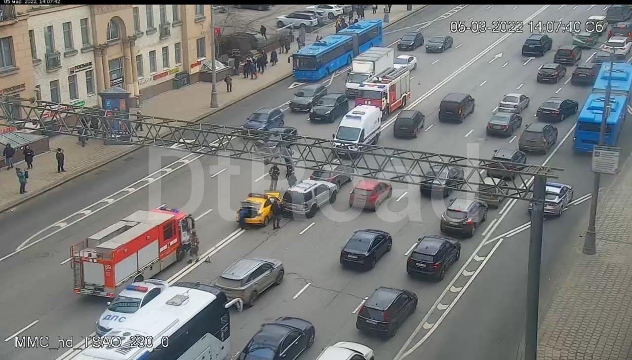 Три автомобиля столкнулись на проспекте Мира