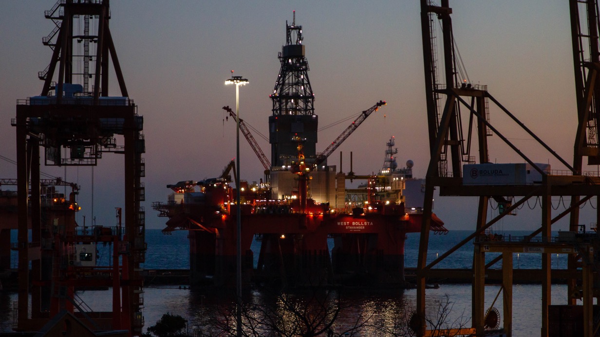 ЕС отказался от эмбарго на поставки нефти и газа из России