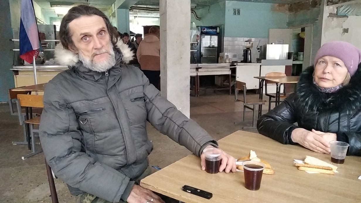 Дончане Сергей Дубоделов и Наталья Евдокимова получили бесплатный горячий обед — рисовую кашу с мясом, хлеб и чай