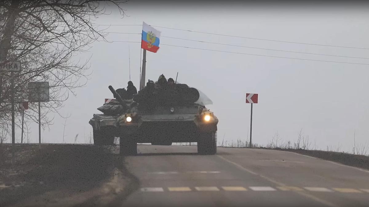 Украинский командир сдался в плен ВС РФ, так как его бросили с переломом ноги