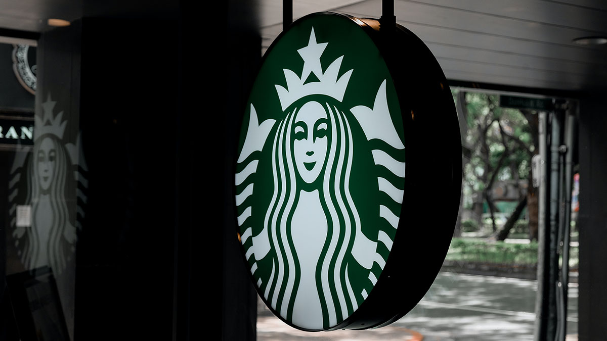 «Ведомости»: Starbucks подала в России заявки на регистрацию товарных знаков