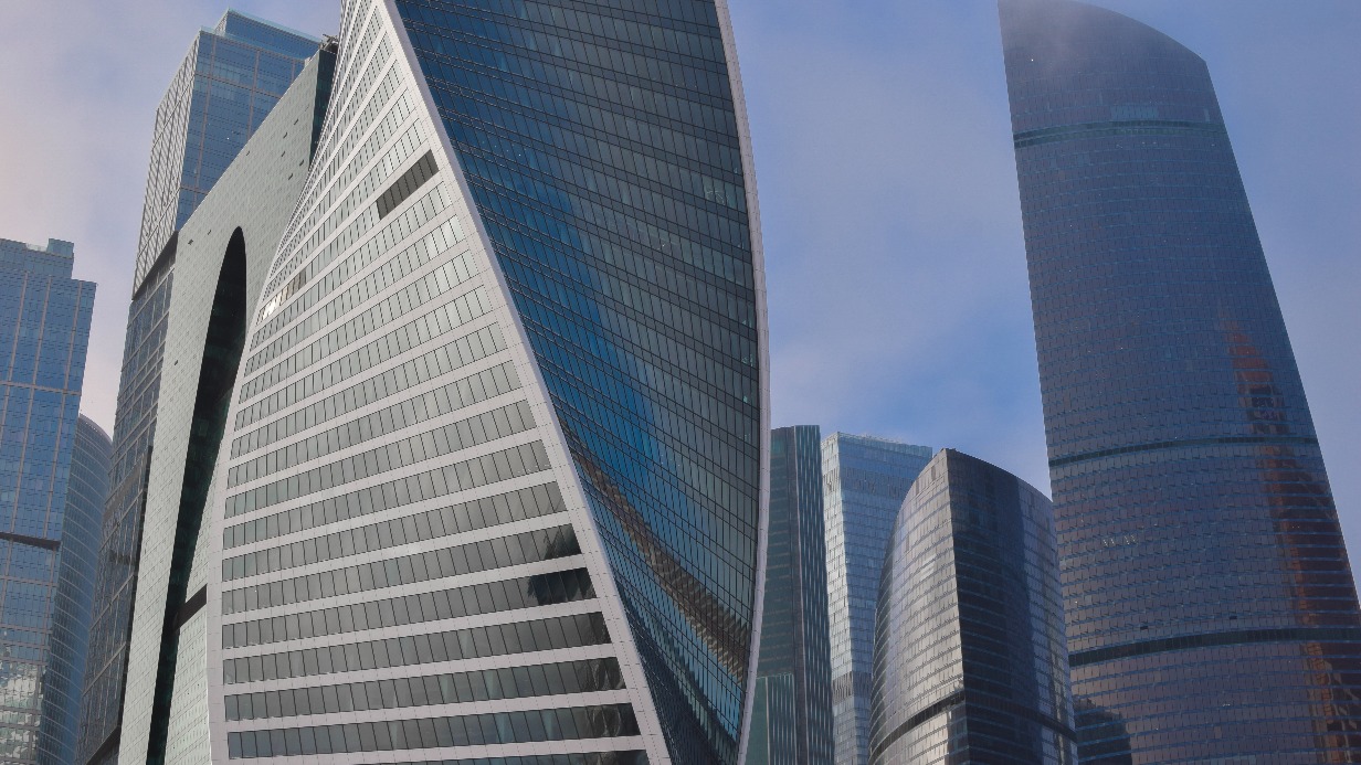 Bloomberg: Google стала переводить сотрудников из России