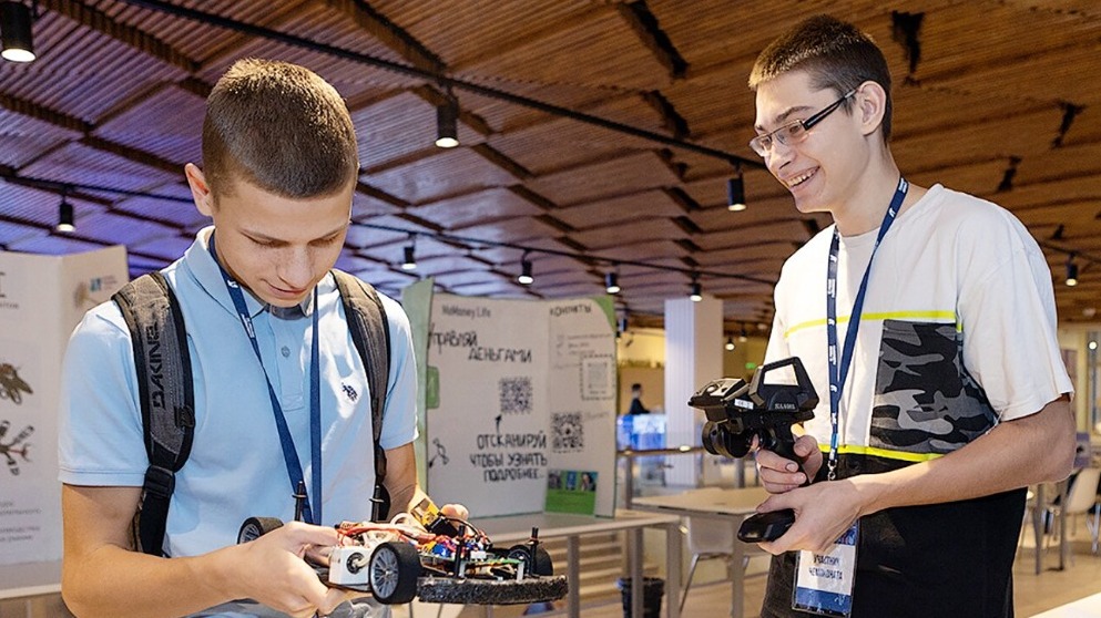 Москвичам рассказали о разработках школьников в технологическом предпринимательстве