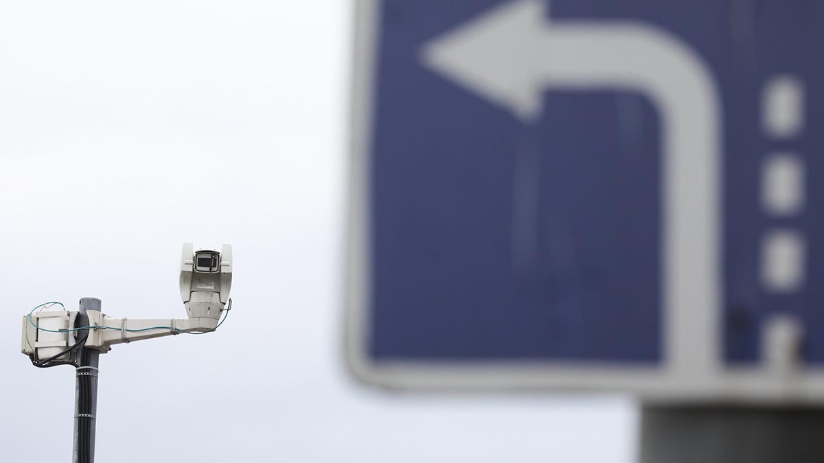 Дорожные камеры начали распознавать использование телефона за рулем в МО