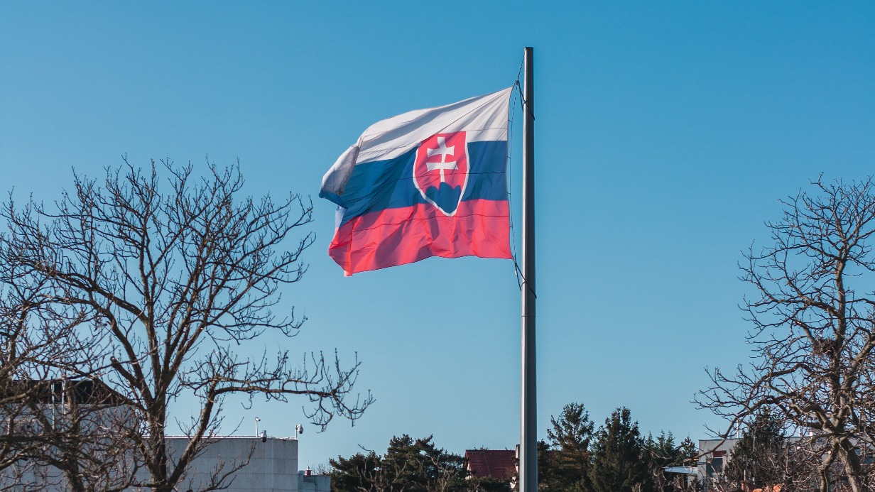 Словакия объявила о высылке трех российских дипломатов