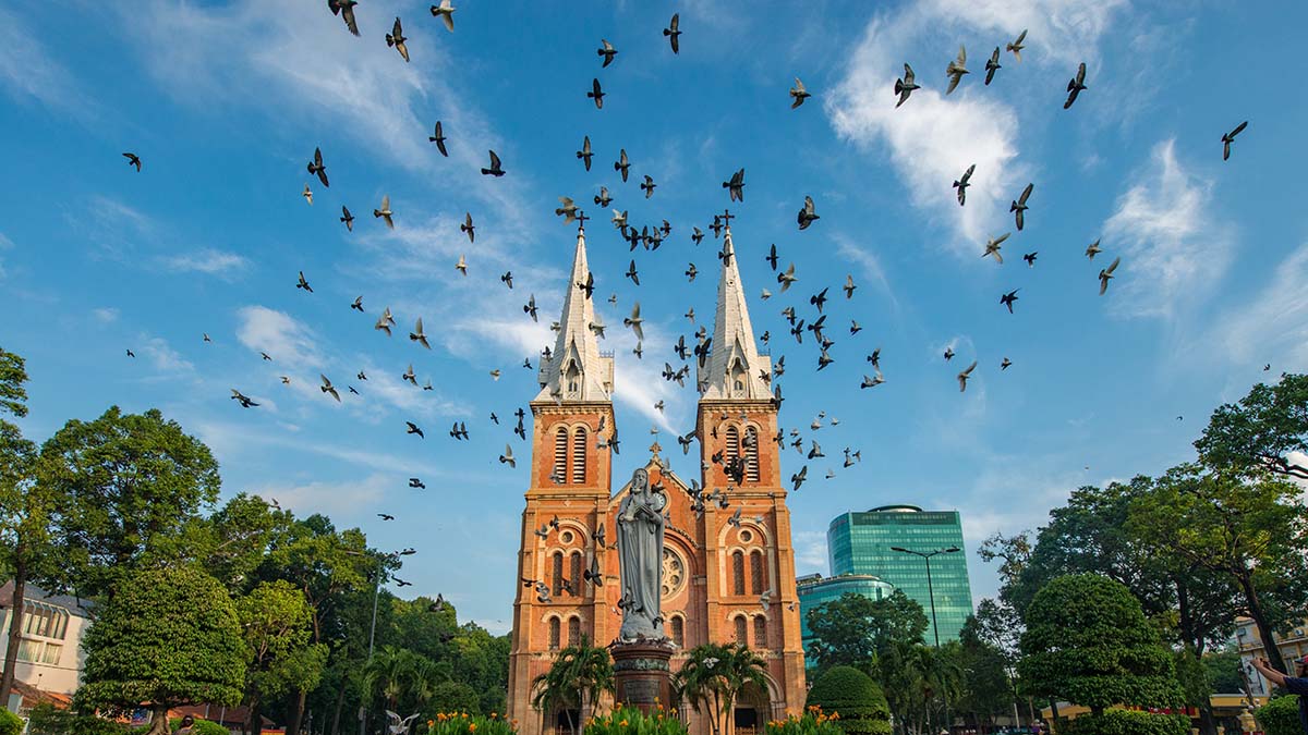 Во Вьетнаме отменили вакцинные паспорта и обязательный карантин для въезда в страну