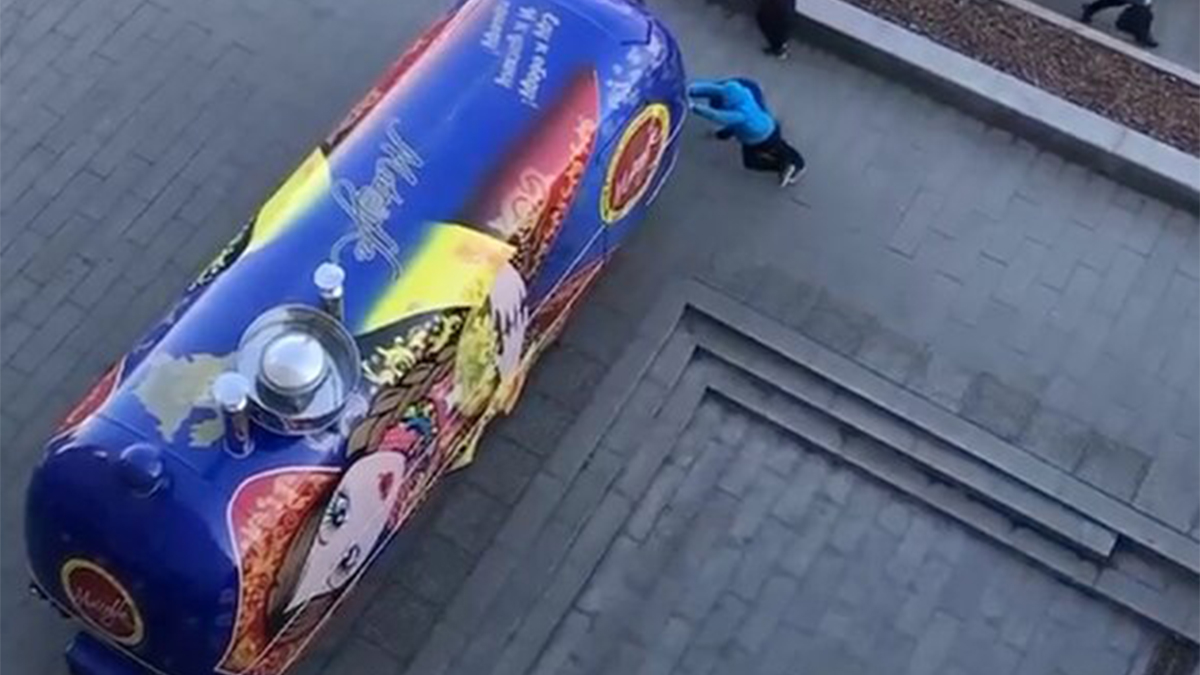 Шестнадцать фудтраков установили в столице рядом с ресторанами McDonalds