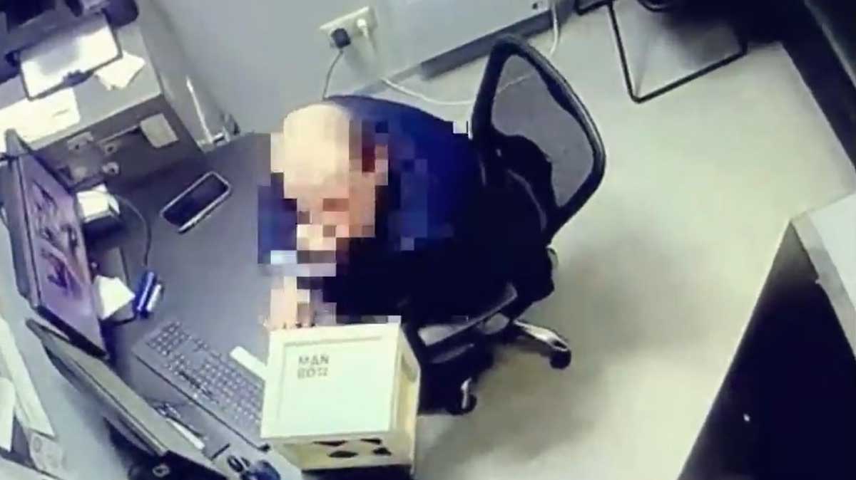 Москвич ограбил букмекерскую контору в центре столицы на 22 миллиона рублей. Видео