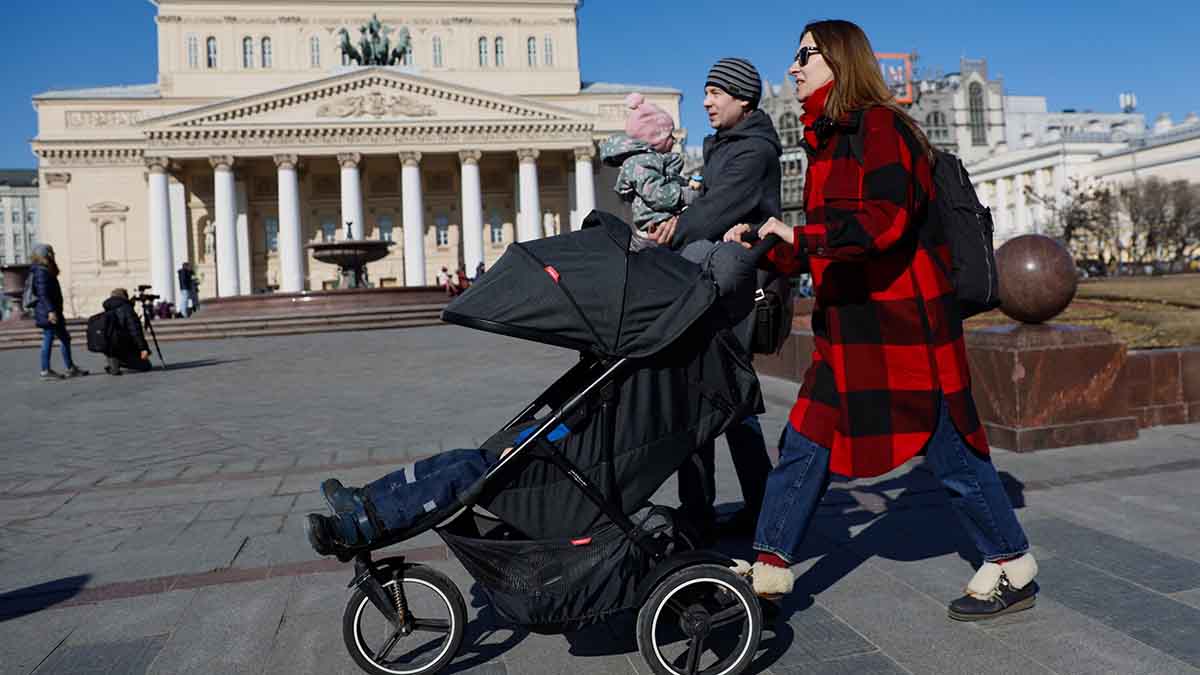 «Придется дорабатывать»: как период ухода за ребенком может повлиять на пенсию