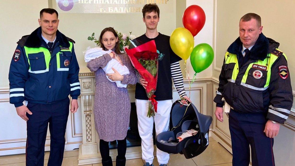 Сотрудники Госавтоинспекции помогли роженице добраться в больницу в Красногорске