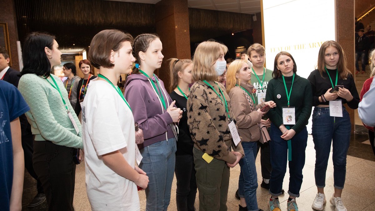 Около 100 школьников из ДНР и ЛНР побывали на экскурсии в Музее Победы