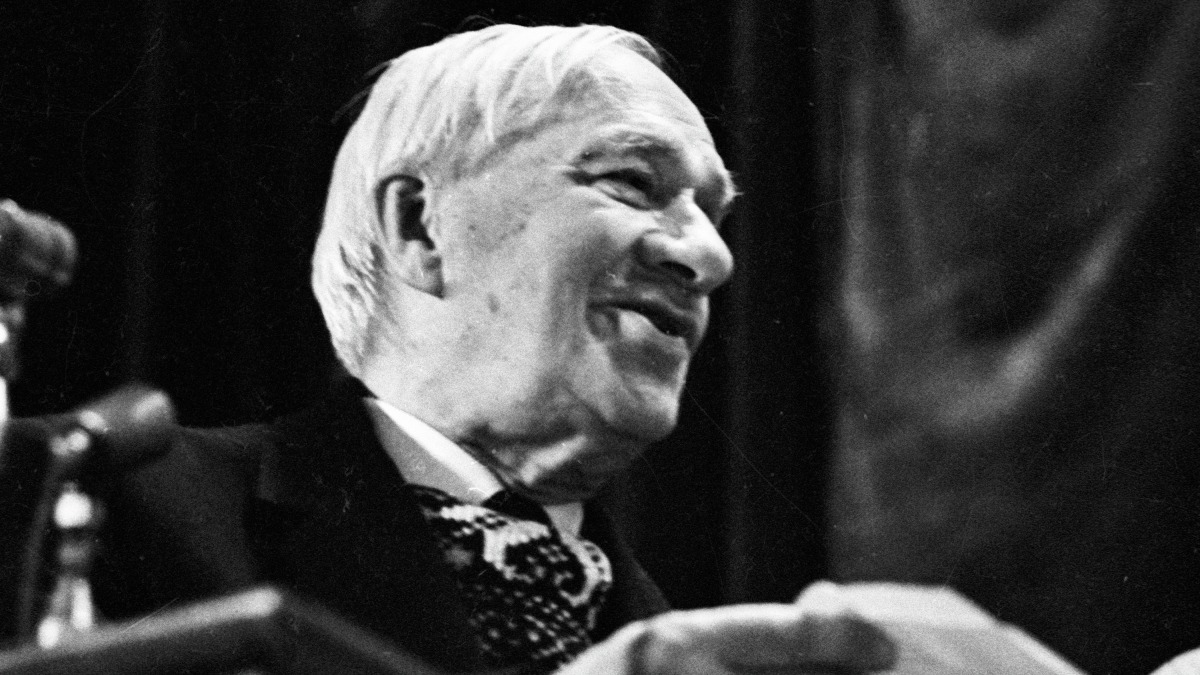 Надгробный памятник Корнею Чуковскому отреставрируют на Переделкинском кладбище