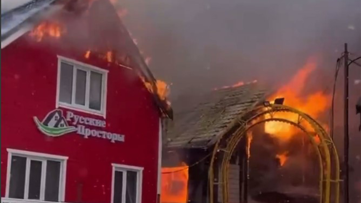 Крупный пожар произошел на юге Москвы