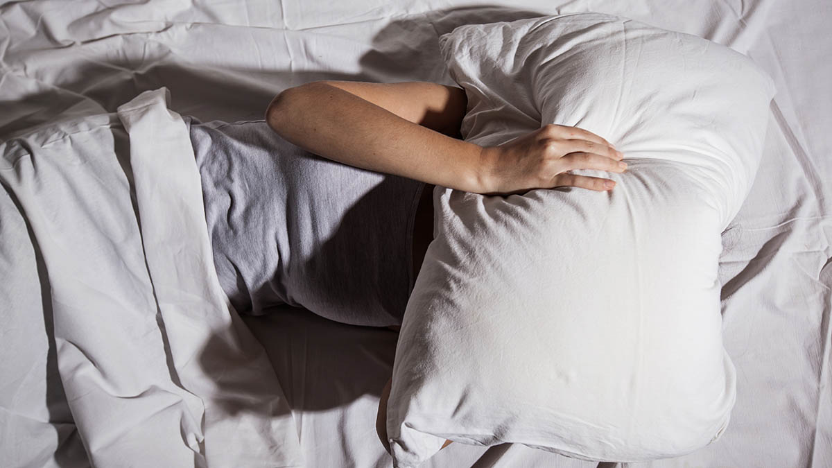 Сомнолог Бузунов дал советы для борьбы с бессонницей в жару