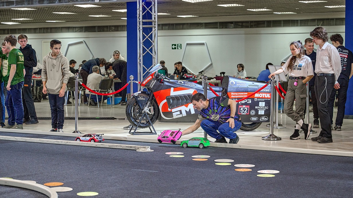 Чемпионат радиоуправляемых автомобилей прошел на ВДНХ