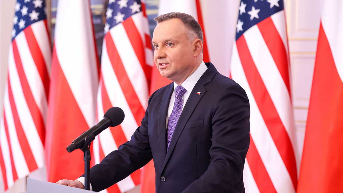 Президент Польши обвинил премьера страны в сотрудничестве с ФСБ