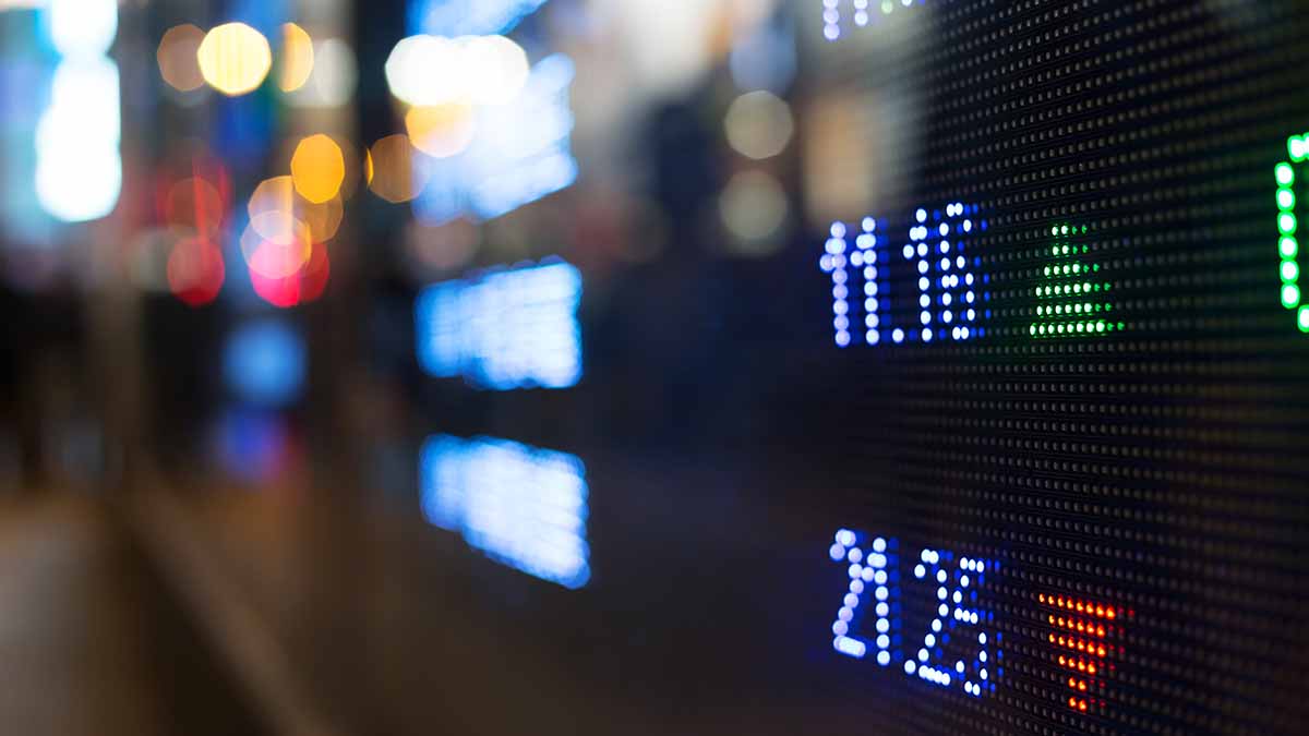 Индекс Мосбиржи упал ниже 1900 пунктов впервые с 24 февраля