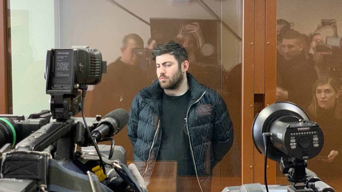 Суд продлил арест обвиняемому в каперстве блогеру Запирову