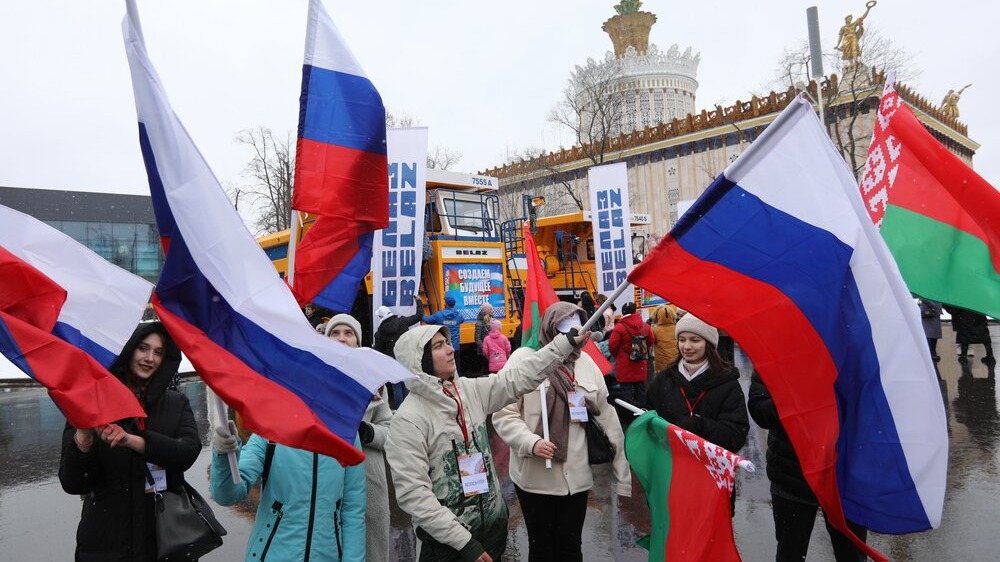 Выставка передовых образцов техники из России и Белоруссии открылась на ВДНХ