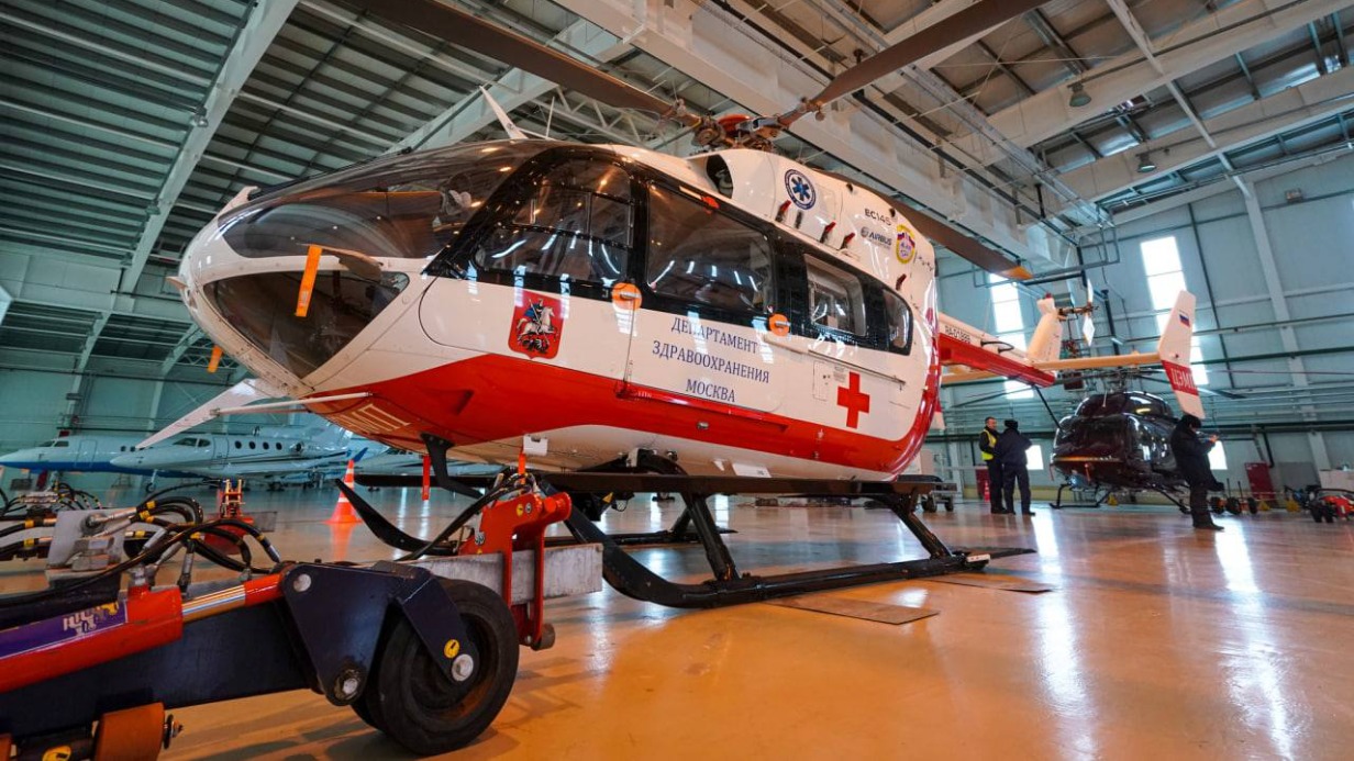 Экипажи Московского авиацентра начали подготовку к теплому сезону