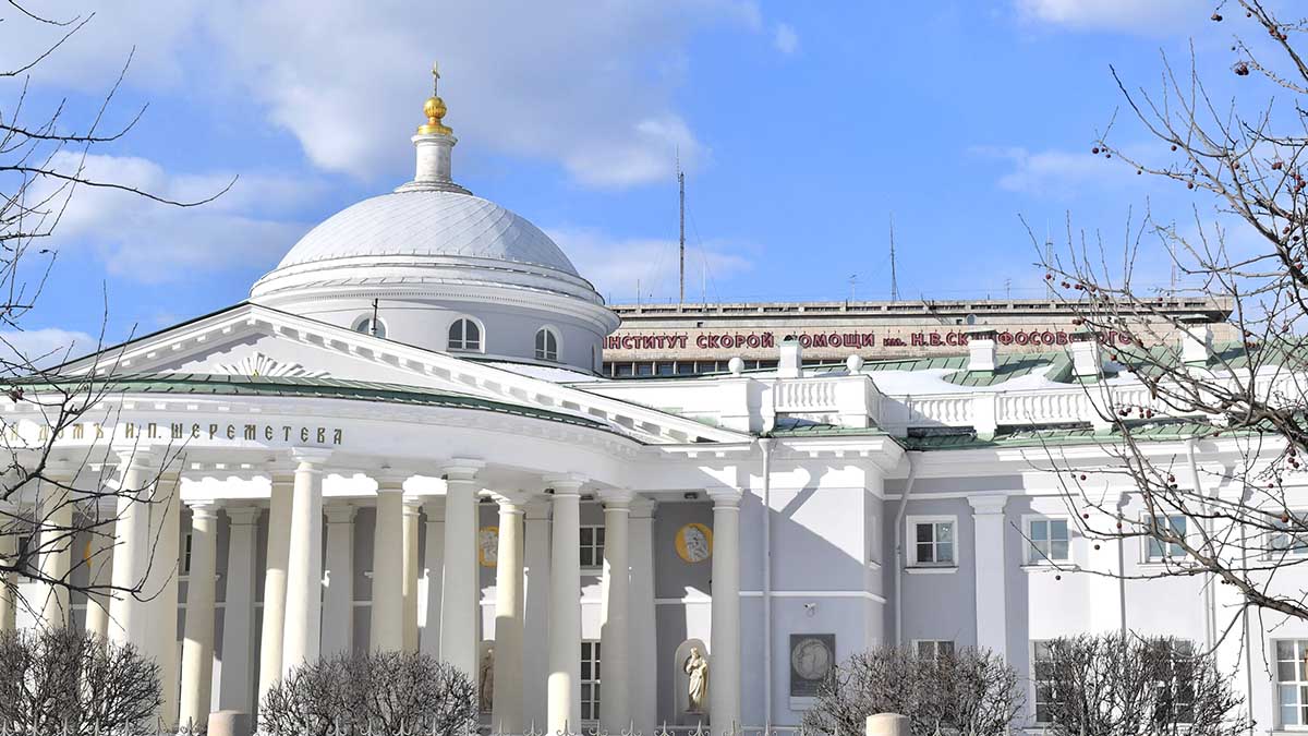 Мемориальную доску медику-клиницисту Голикову установили в Москве