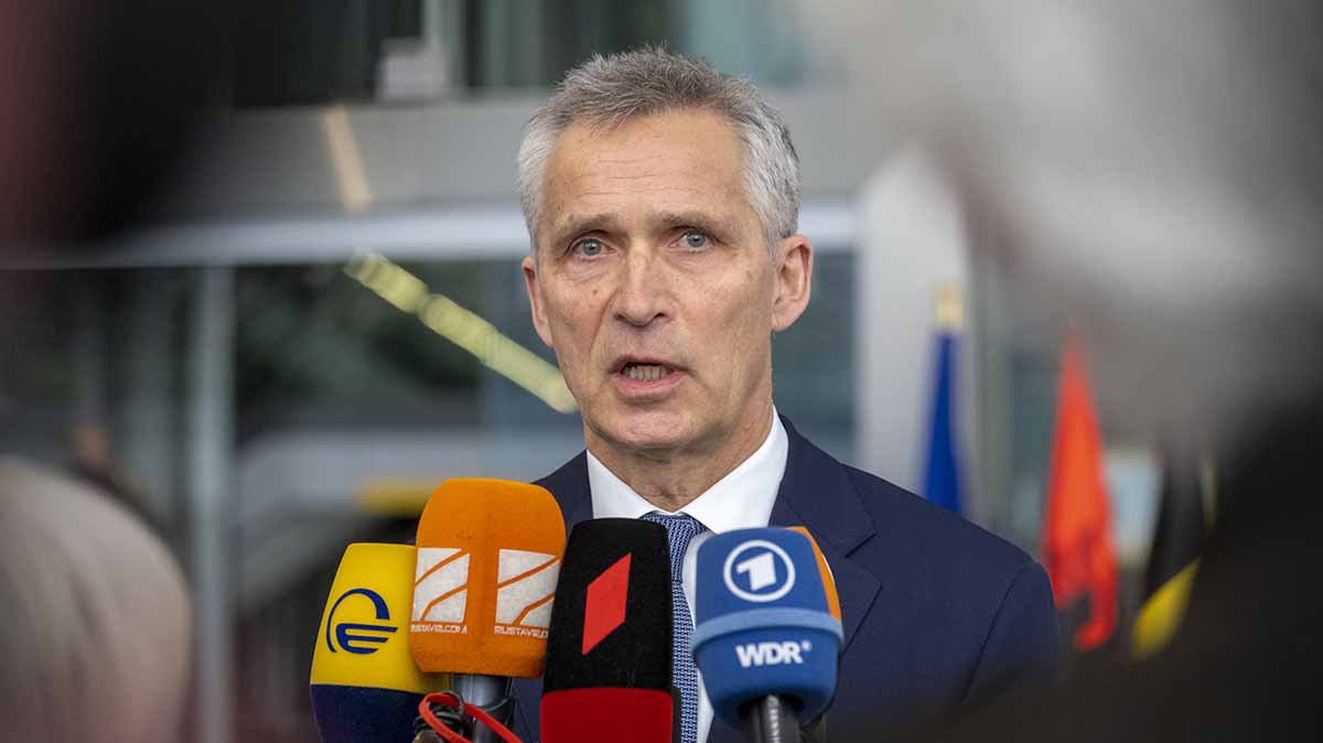 Столтенберг: Задача НАТО — не допустить выход военных действий за пределы Украины