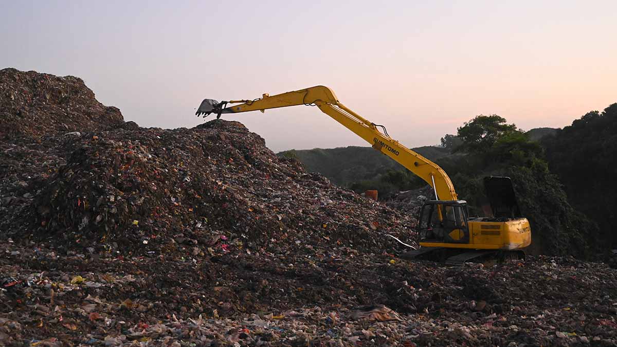 Плиты с братской могилы защитников Сталинграда нашли на помойке под Волгоградом
