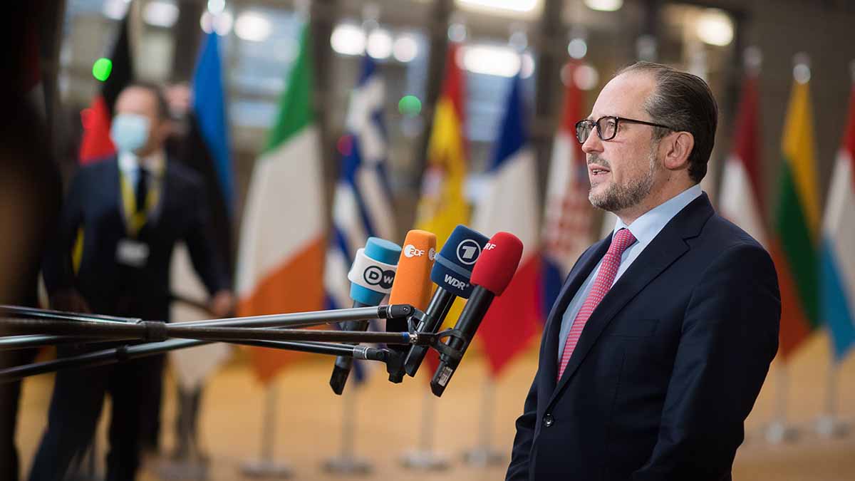 Глава МИД Австрии: Вена не будет платить за российский газ в рублях