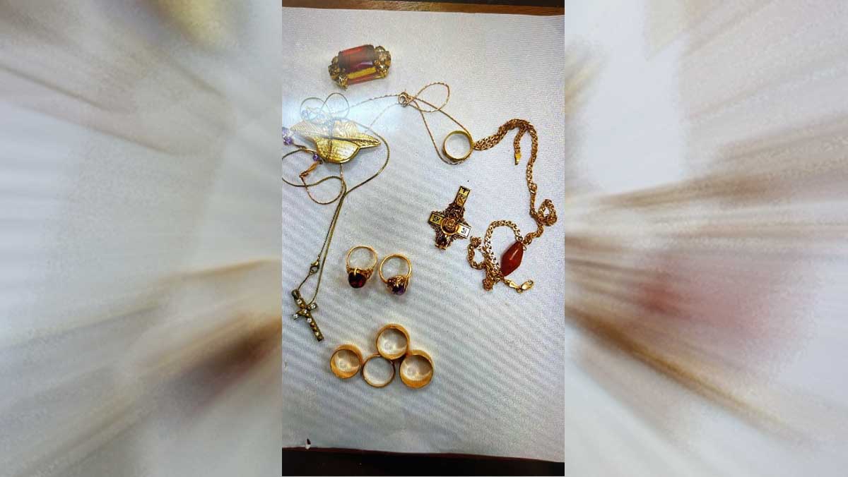 Рабочий украл редкие золотые украшения из квартиры москвича на юго-востоке столицы