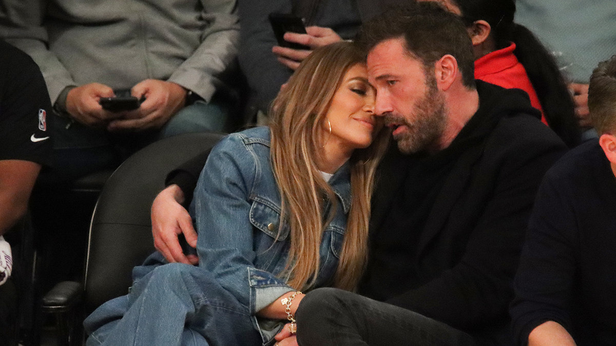 Лопес и Аффлек спровоцировали слухи о своей помолвке