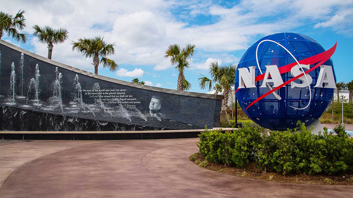 СМИ: Сотрудники NASA в Вашингтоне уживаются с тараканами после указа Трампа