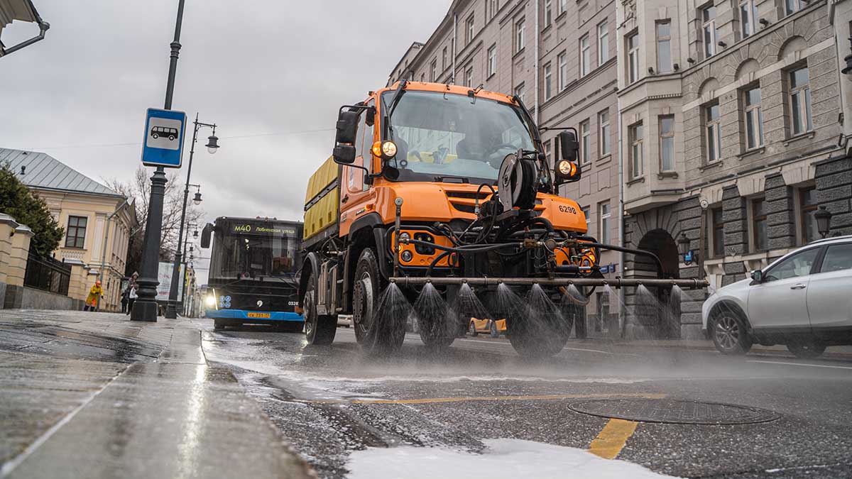 Московские дороги во второй раз промоют шампунем после зимы