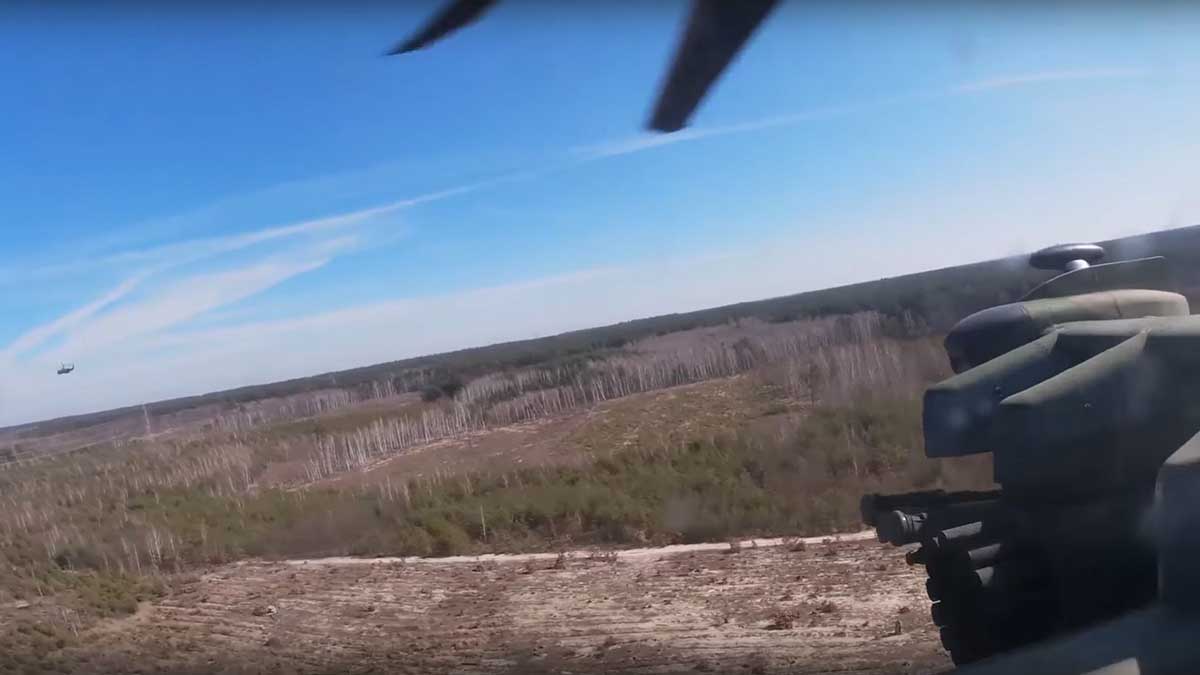 Российские военные защищают мирных жителей