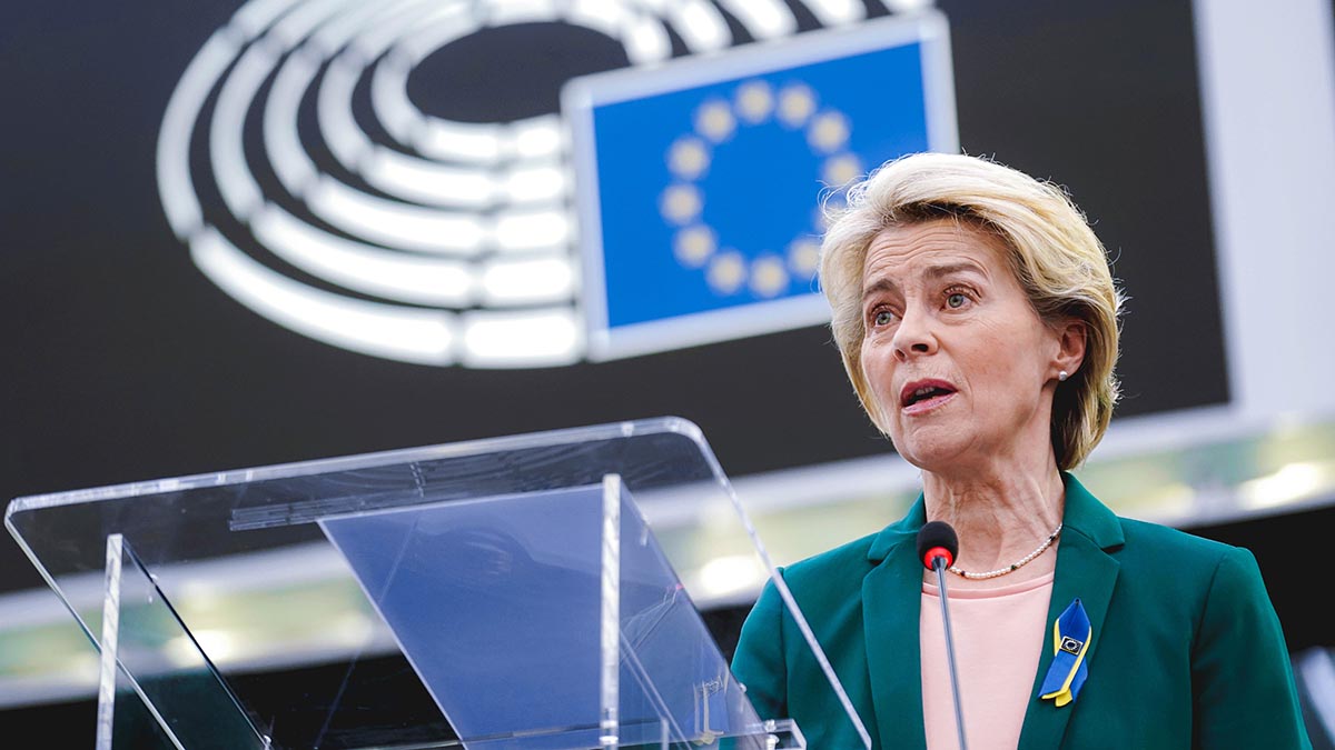 The Guardian: Правящая партия Польши пригрозила сместить главу ЕК с поста