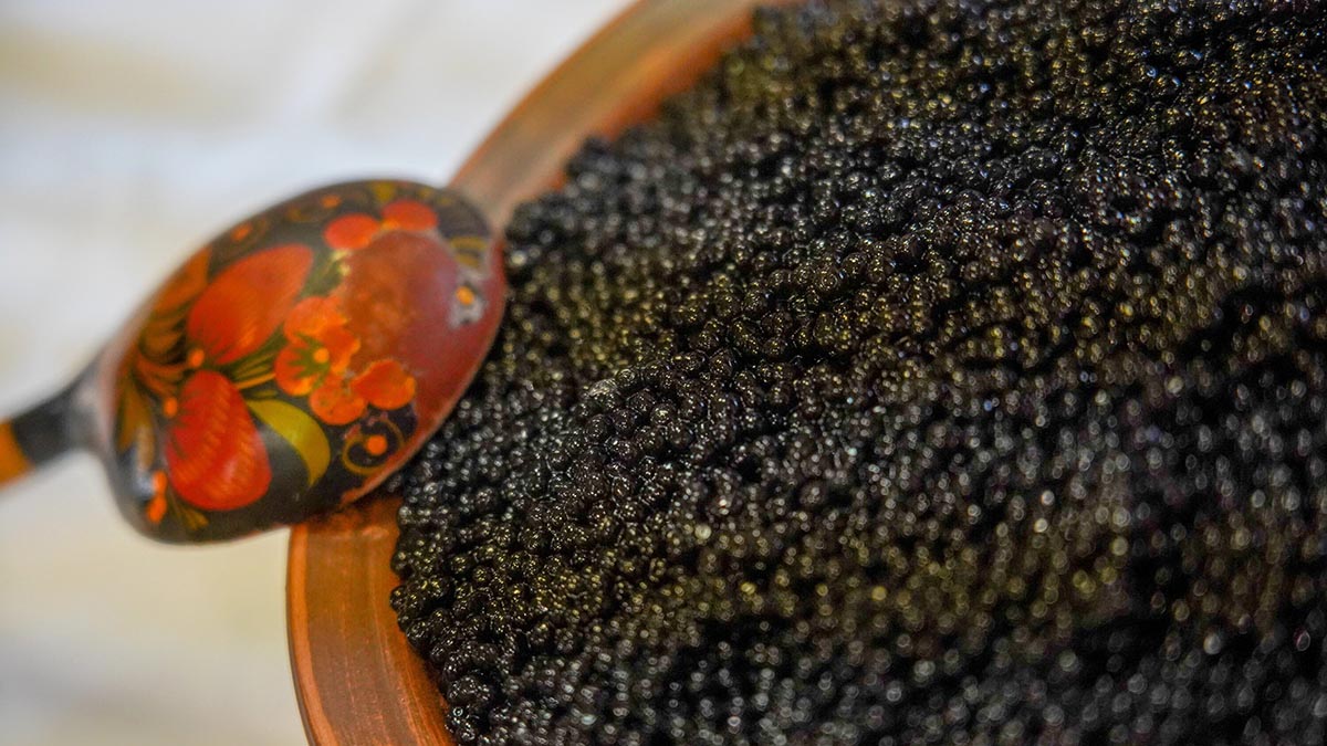 Обязательная маркировка красной и черной икры начнется в России весной