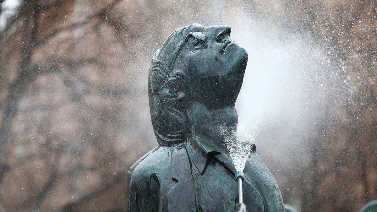 Более 1,1 тысячи памятников промоют в Москве до конца апреля