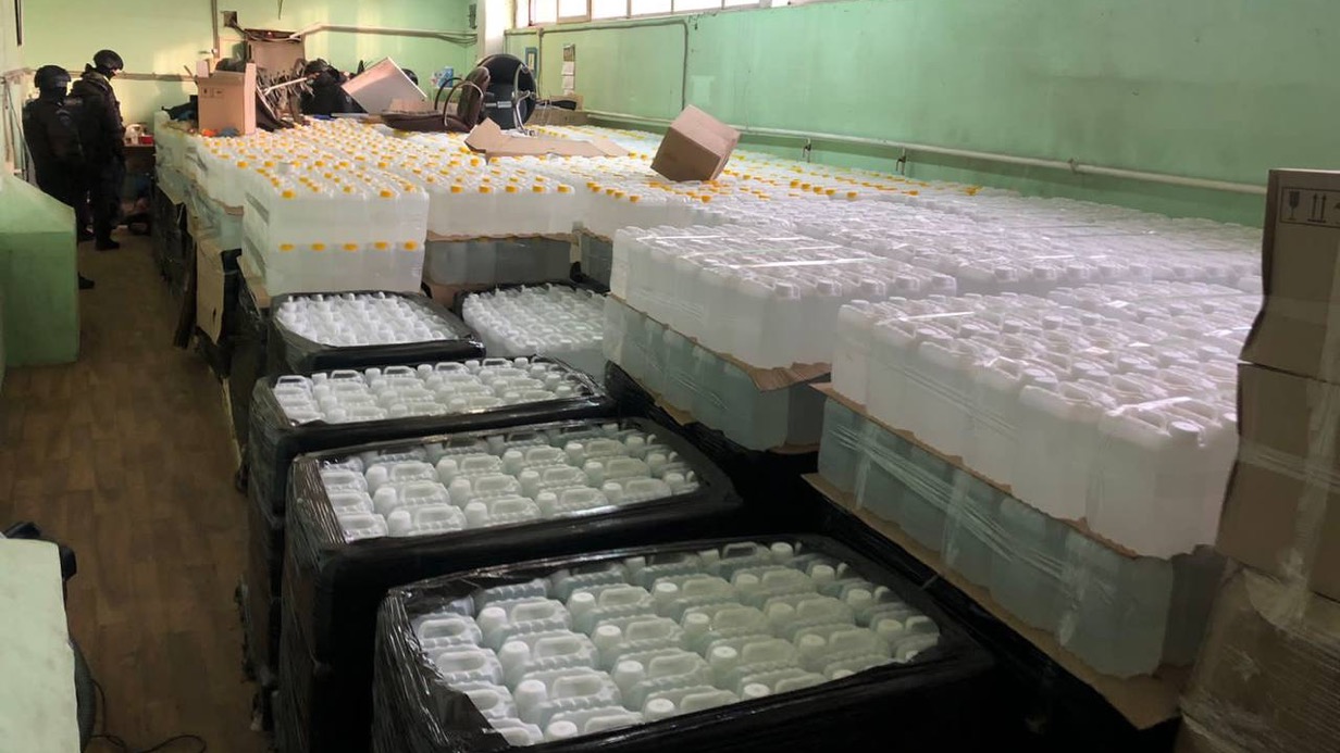 Более 6,5 тысячи канистр контрафактного алкоголя изъято на северо-востоке Москвы