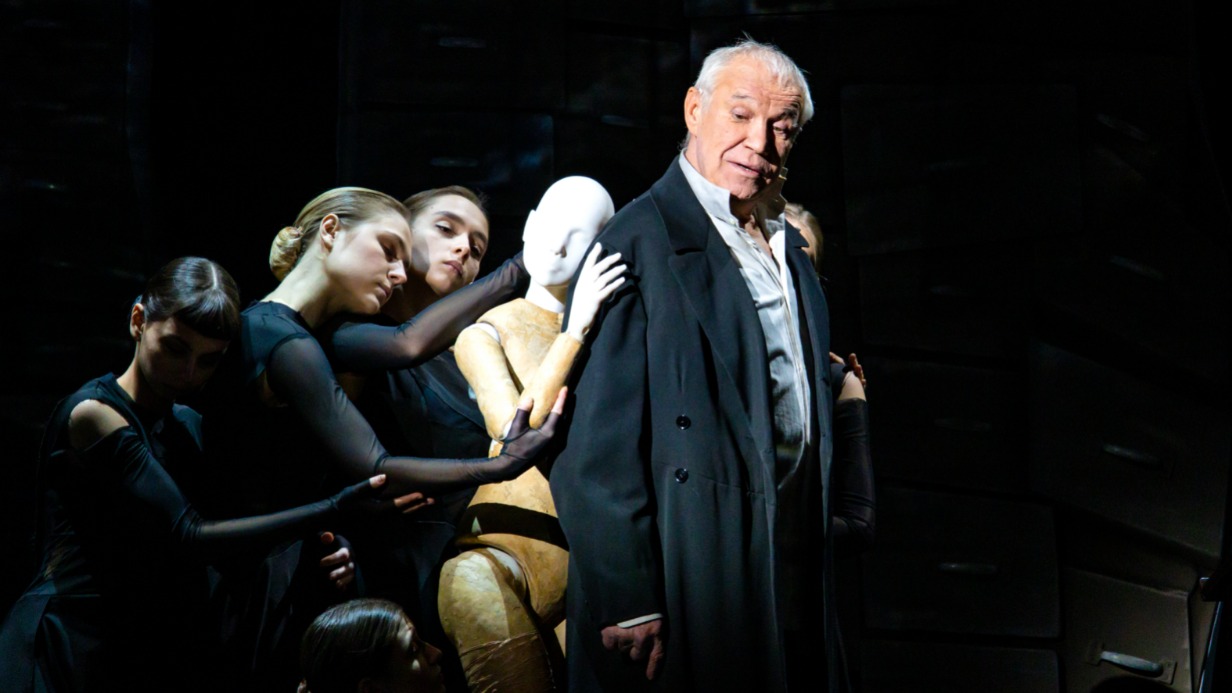 Народный артист России Сергей Гармаш в спектакле «Кроткая» исполнил роль Ростовщика