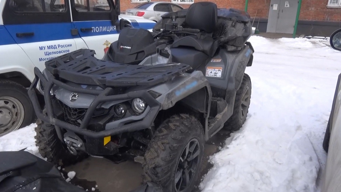 Два вездехода угнали из гаража в Московской области