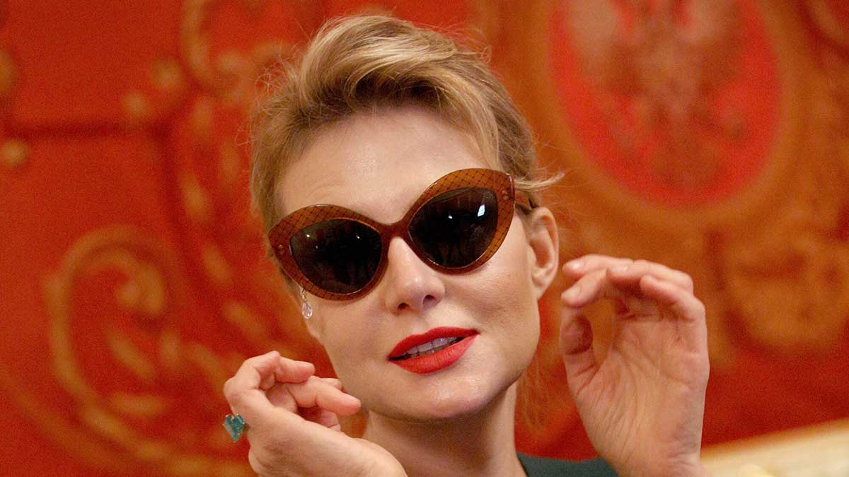 Сбежавшая из России Рената Литвинова начала учить французский