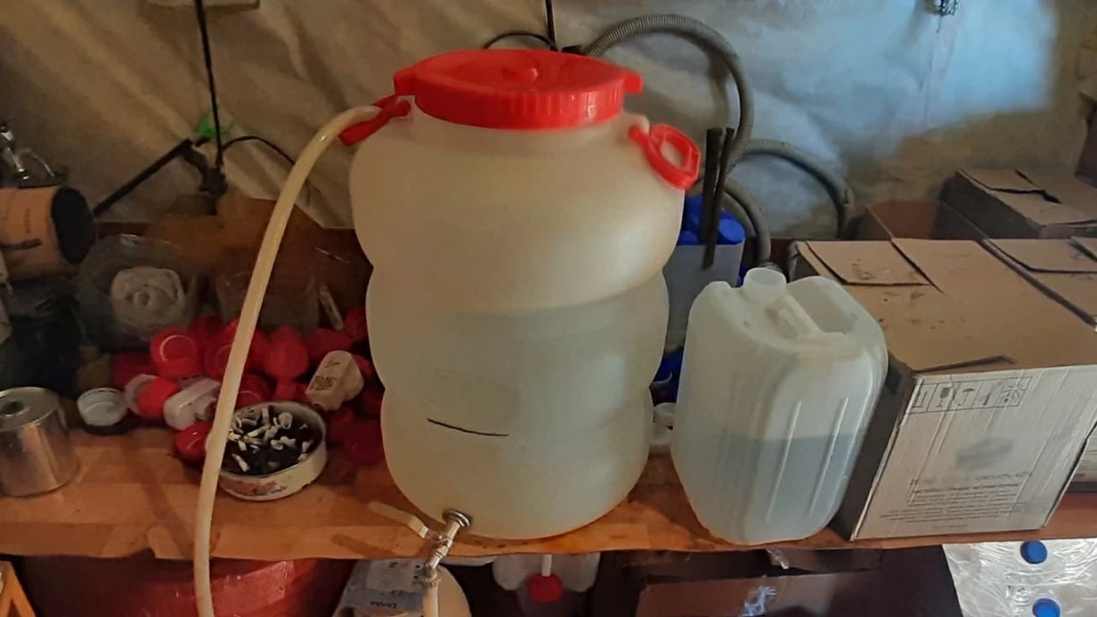 Контрафактный алкоголь на сумму почти миллион рублей изъят в Смоленске