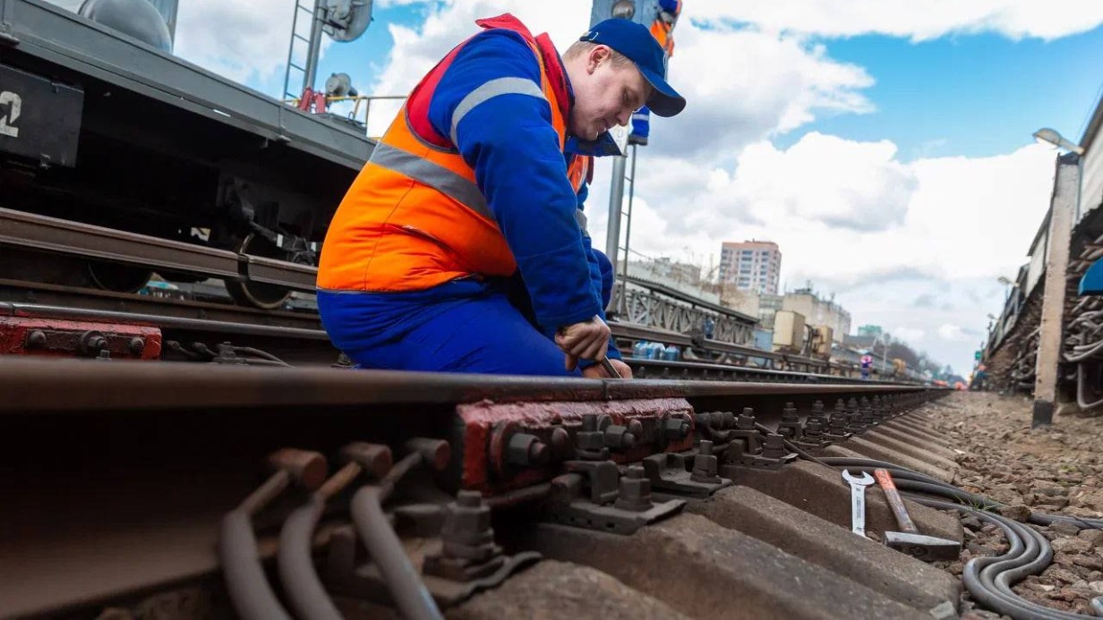 Специалисты начали реконструкцию путей электродепо «Красная Пресня» 