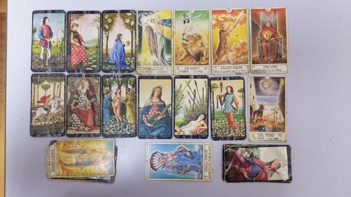 Гадалка выманила у женщины 900 тысяч рублей за снятие порчи