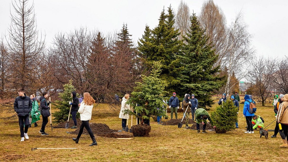Около 900 тысяч добровольцев приняли участие в общегородском субботнике в Москве